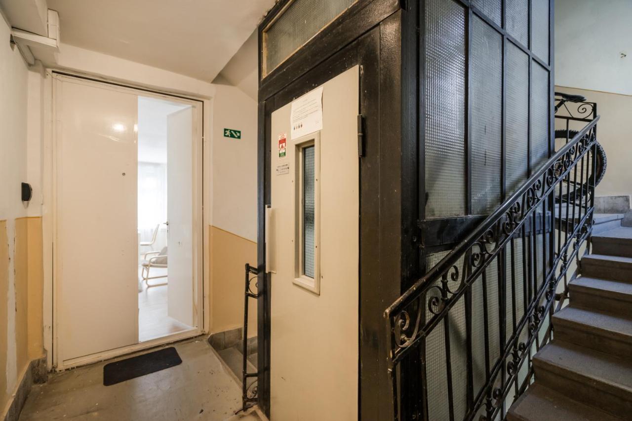 Bpr Japandi Design With A/c Apartment